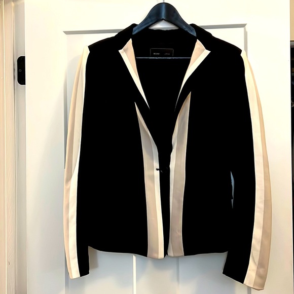 BCBGMaxAzria Jackets & Blazers - BCBGMAXAZRIA Black & Cream Blazer Jacket - Medium